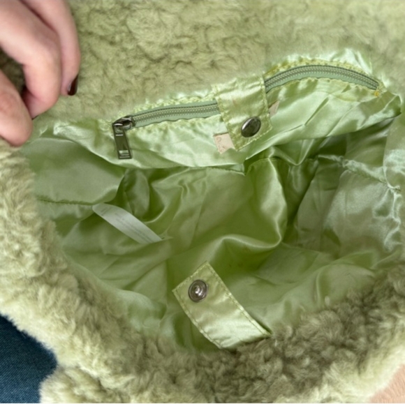 Urban Outfitters Green Fuzzy Tote Bag - Picture 6 of 12